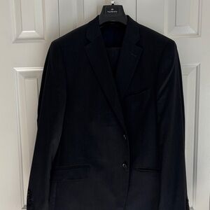 Sophisticated Men's black suit